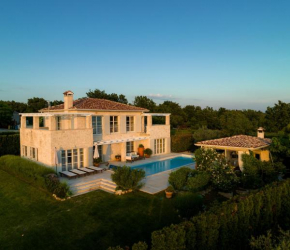 Villa Moonlight 1 near Poreč for 9 person - pet friendly with large garden, playground & 50 m2 pool